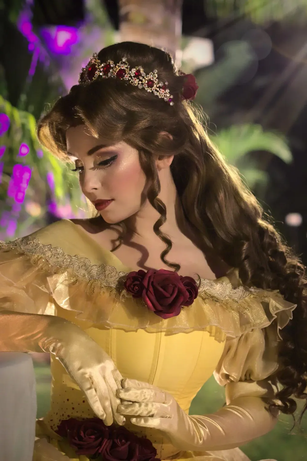 Princesa Bella con vestido amarillo en una fiesta infantil